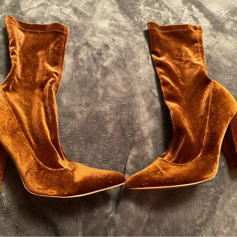 Hype women’s velvet ankle stiletto boots size 7 1/2